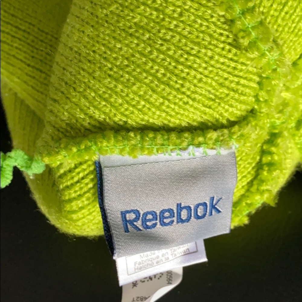 Women’s Reebok winter hat - Picture 7 of 7